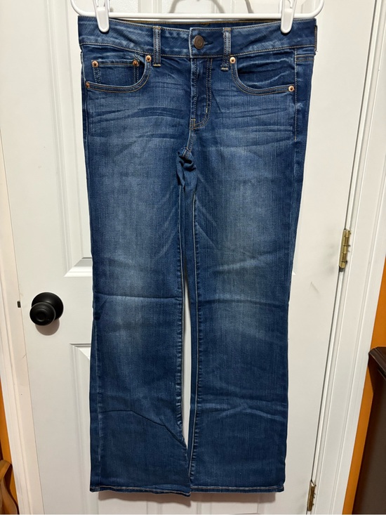 American Eagle Outfitters Denim - American Eagle Outfitters Women's Flare Jeans in Medium Blue Wash